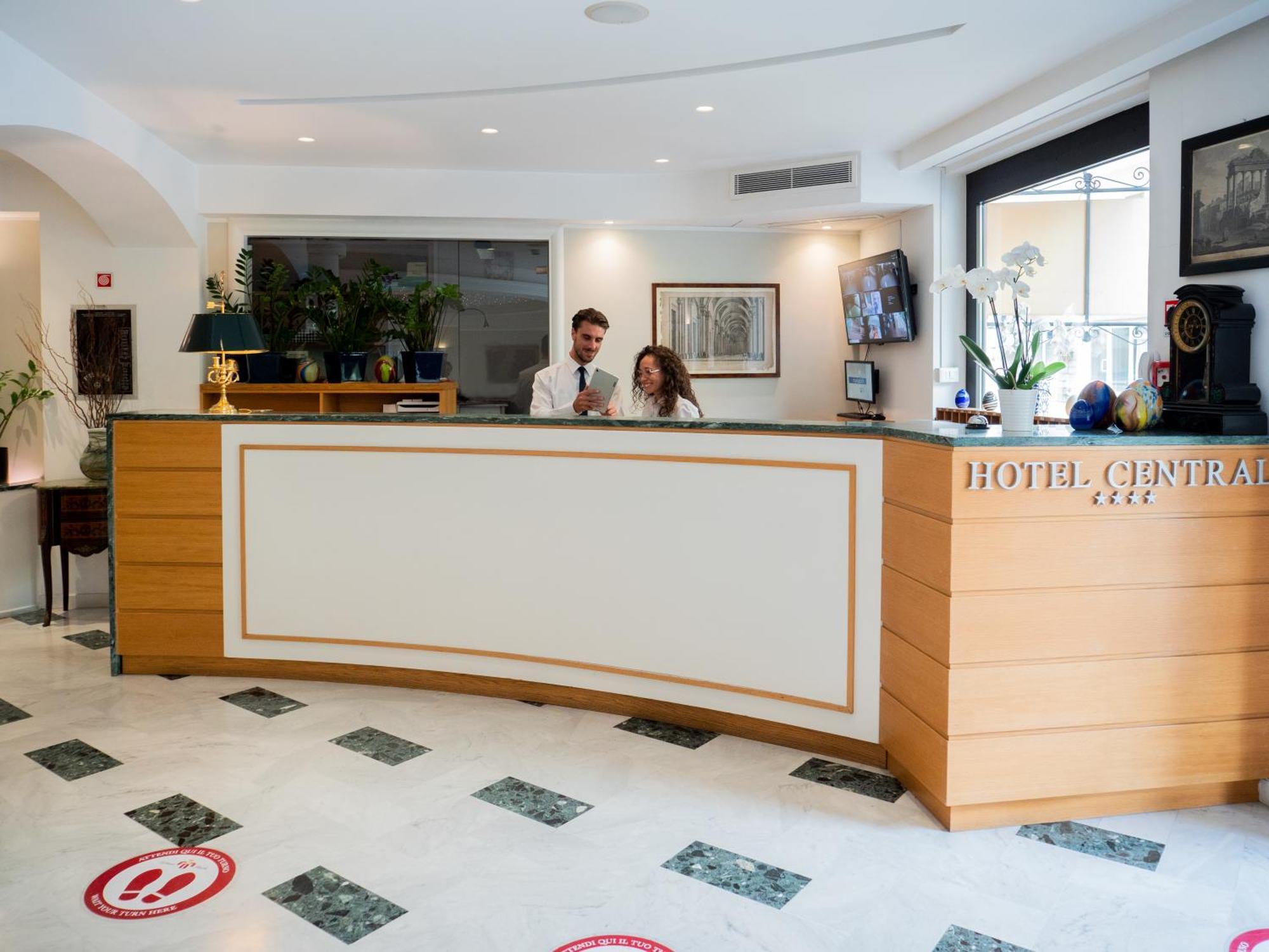 Hotel Central Wellness Sorrento Kültér fotó