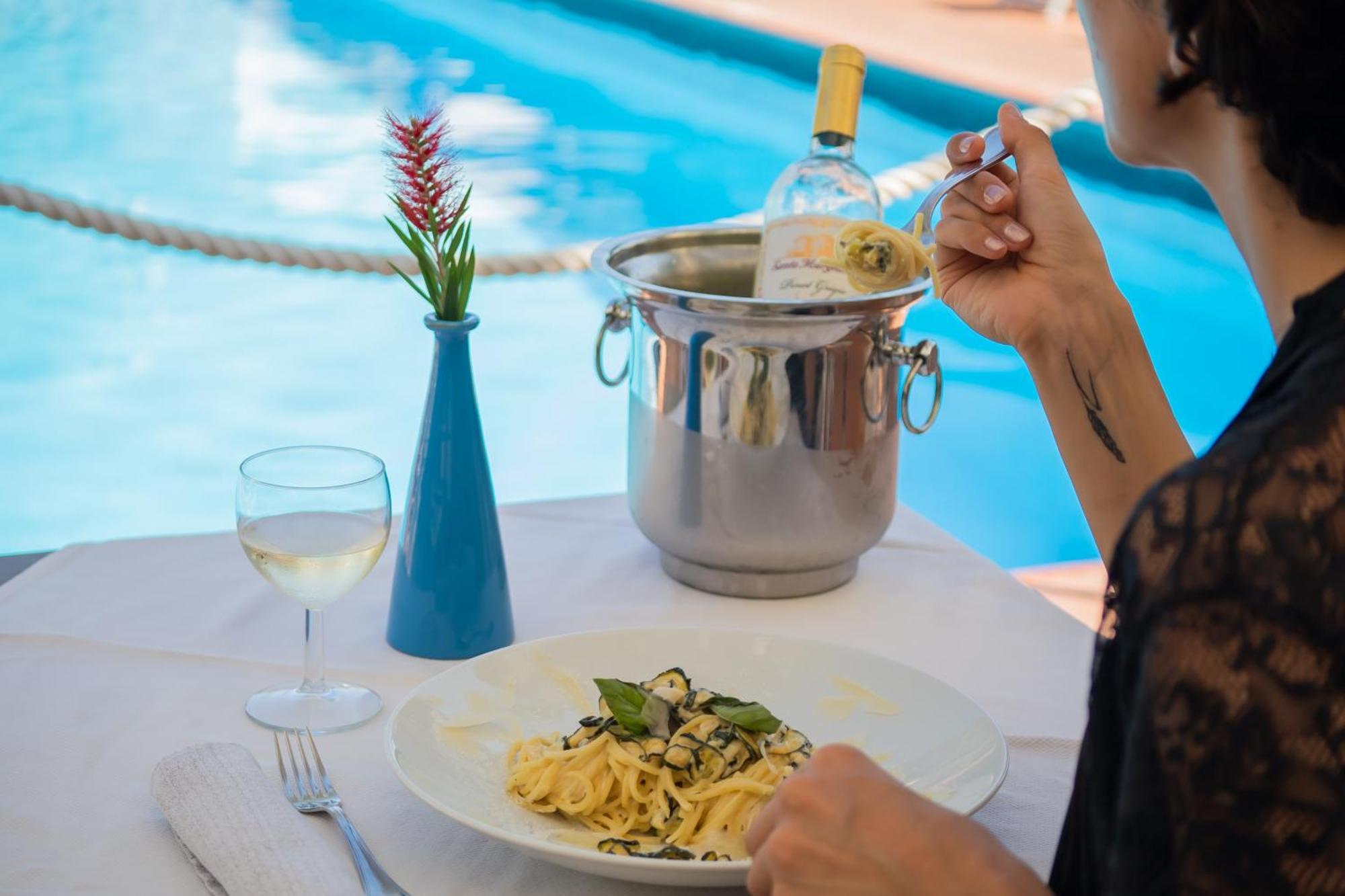 Hotel Central Wellness Sorrento Kültér fotó
