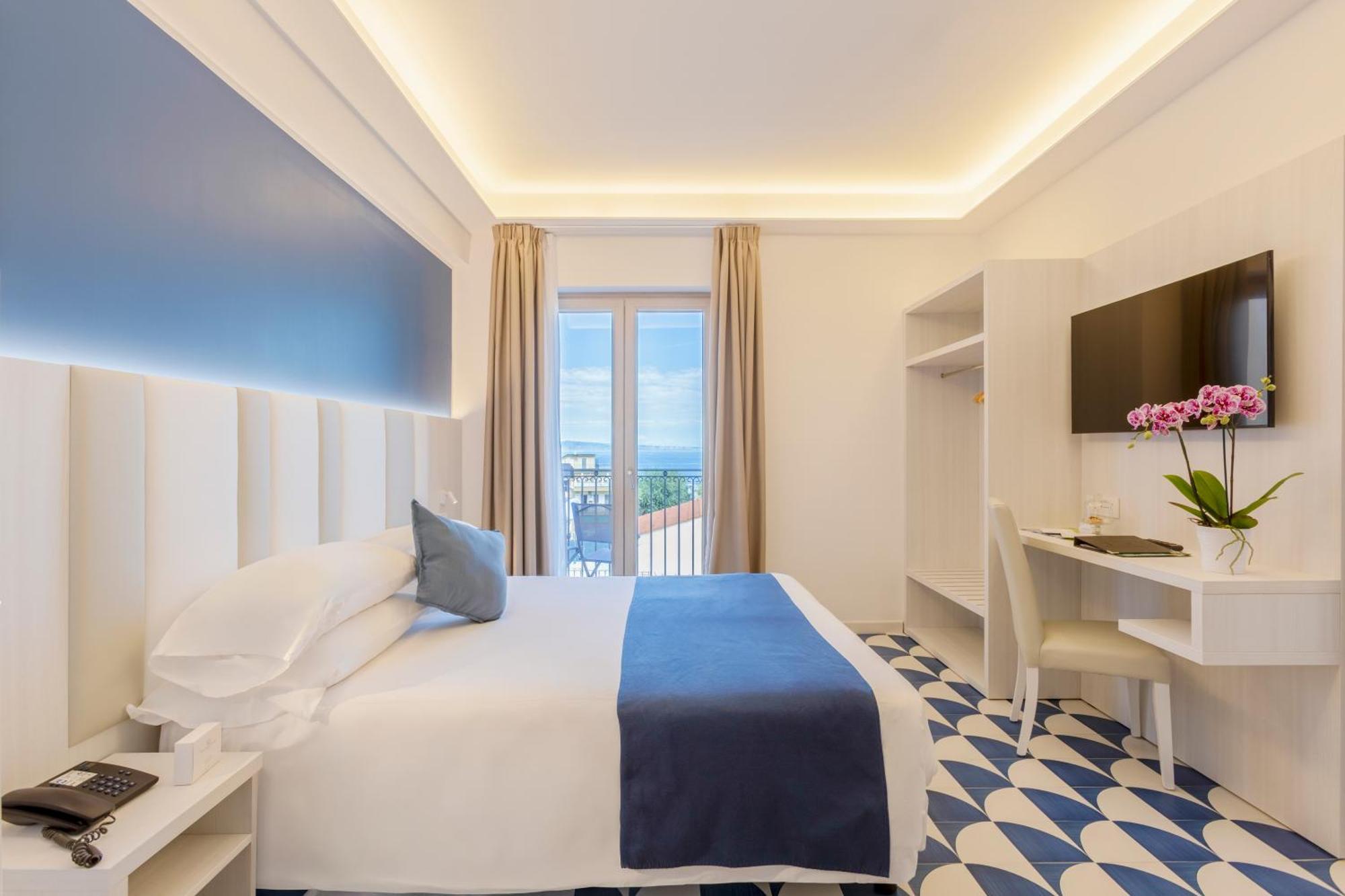 Hotel Central Wellness Sorrento Kültér fotó
